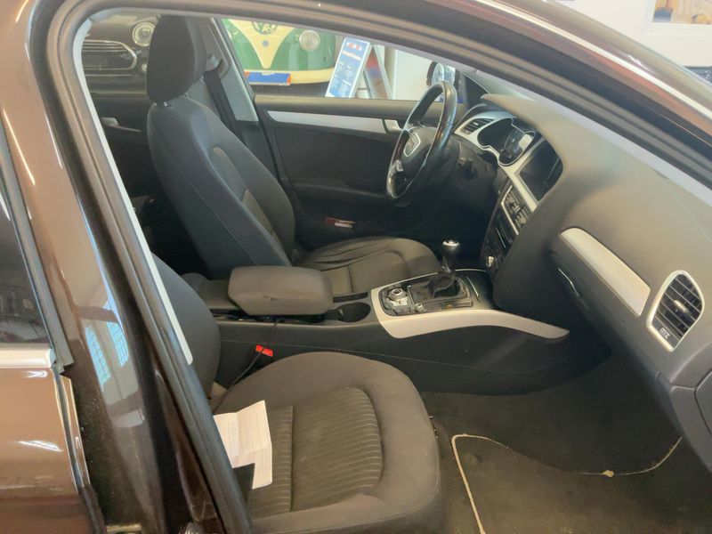 Audi A4 2.0 TDI Ambiente 2015 – снимка 17