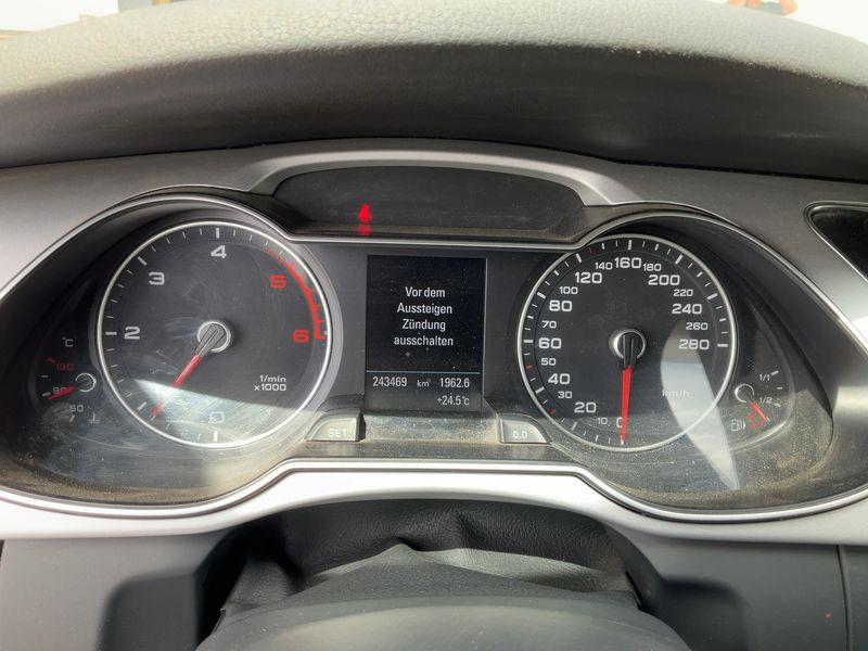 Audi A4 2.0 TDI Ambiente 2015 – снимка 19