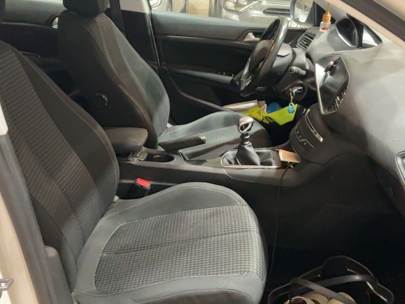 Peugeot 308 1.5 Blue-HDi 2018 – снимка 11