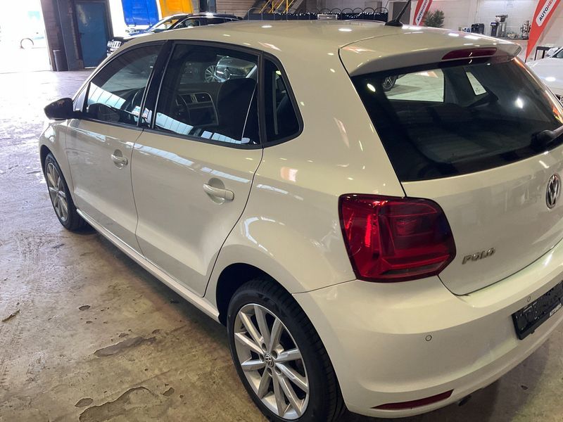 Volkswagen Polo 1.2 TSI Highline BlueMotion Tech 2015 – снимка 6