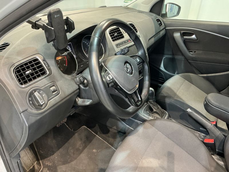 Volkswagen Polo 1.2 TSI Highline BlueMotion Tech 2015 – снимка 25