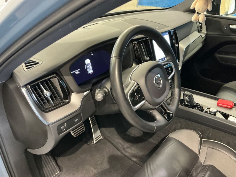 Volvo XC60 2.0 B4 Mild-Hybrid R Design 2WD 2021 – снимка 23