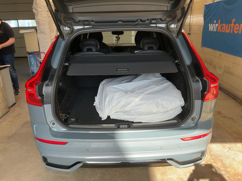 Volvo XC60 2.0 B4 Mild-Hybrid R Design 2WD 2021 – снимка 16