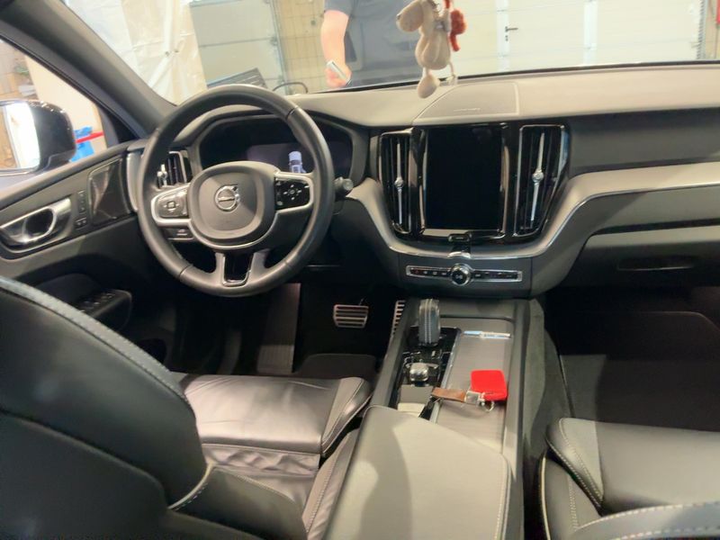 Volvo XC60 2.0 B4 Mild-Hybrid R Design 2WD 2021 – снимка 18