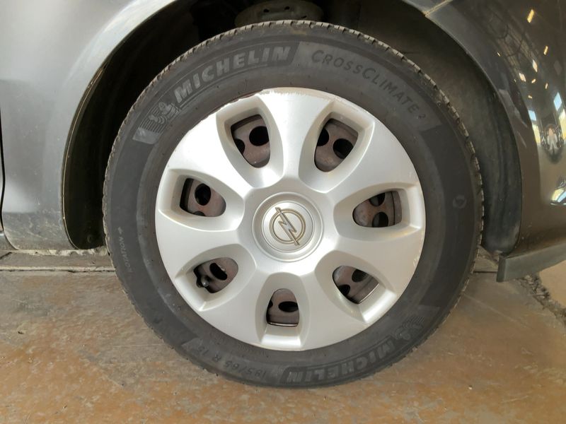 Opel Corsa 1.4 Cosmo 2010 – снимка 11