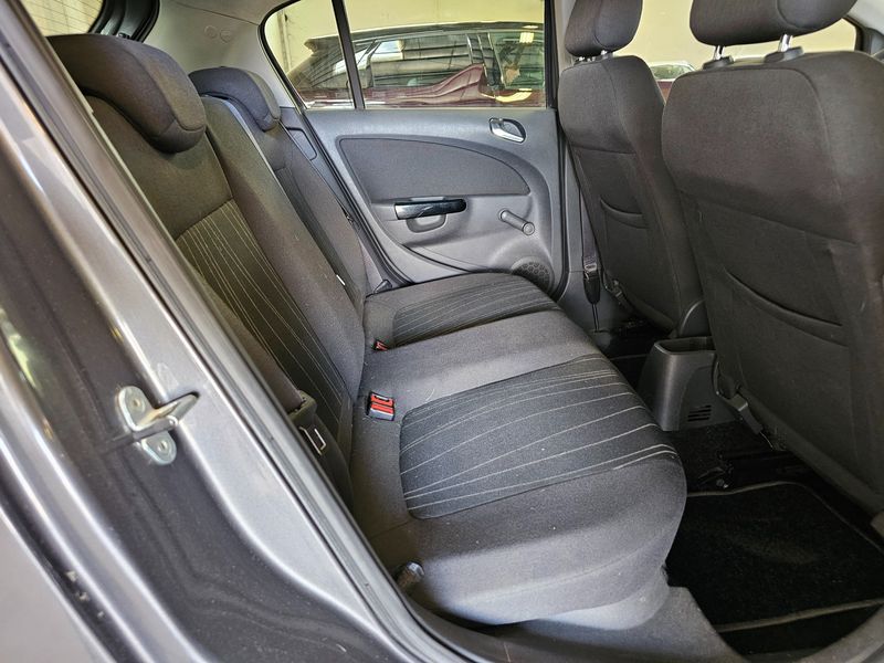 Opel Corsa 1.4 Cosmo 2010 – снимка 19