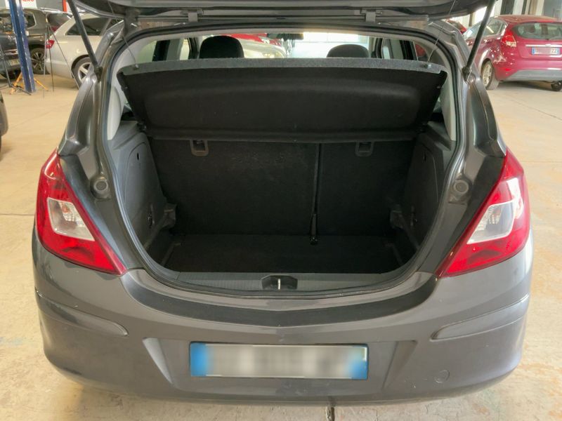 Opel Corsa 1.4 Cosmo 2010 – снимка 15