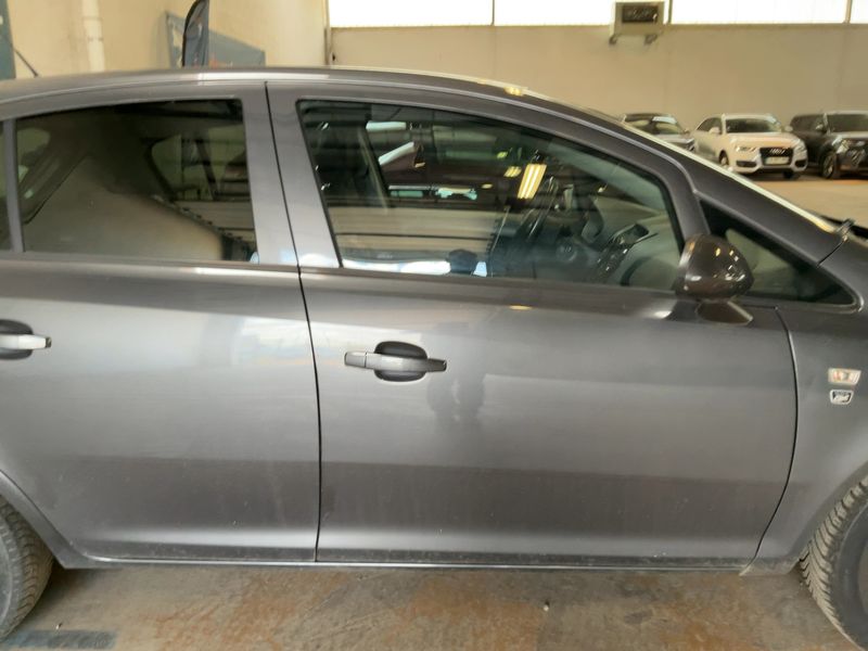 Opel Corsa 1.4 Cosmo 2010 – снимка 10