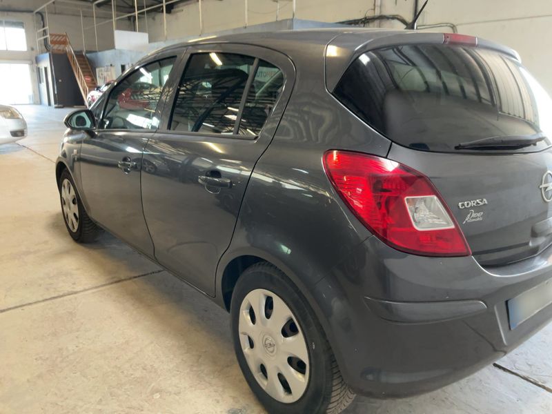 Opel Corsa 1.4 Cosmo 2010 – снимка 6