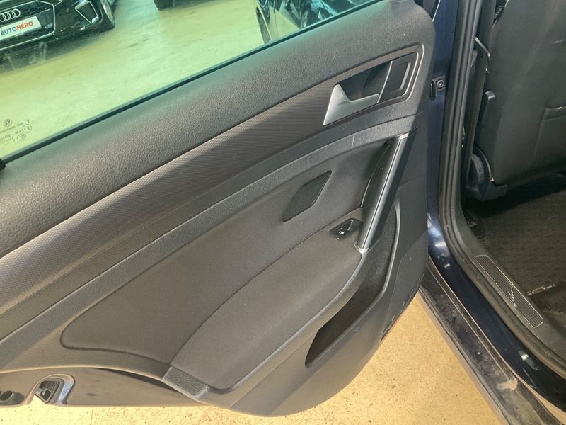Volkswagen Golf VII 1.6 TDI Lounge 4Motion BlueMotion Tech 2015 – снимка 32
