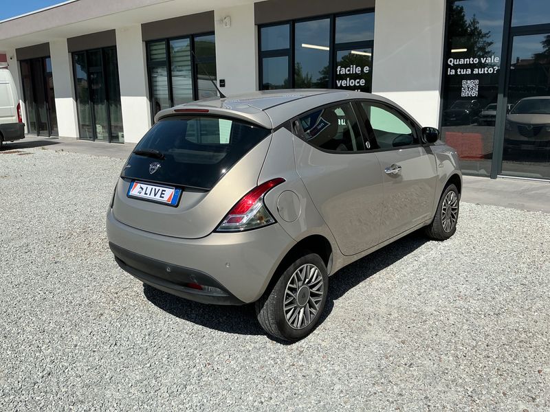 Lancia Ypsilon 0.9 TwinAir Gold 2013 – снимка 2