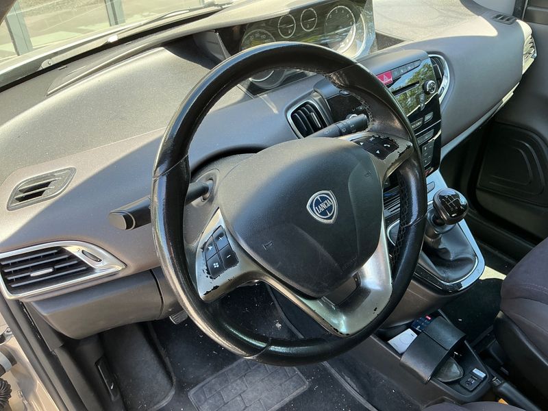 Lancia Ypsilon 0.9 TwinAir Gold 2013 – снимка 21