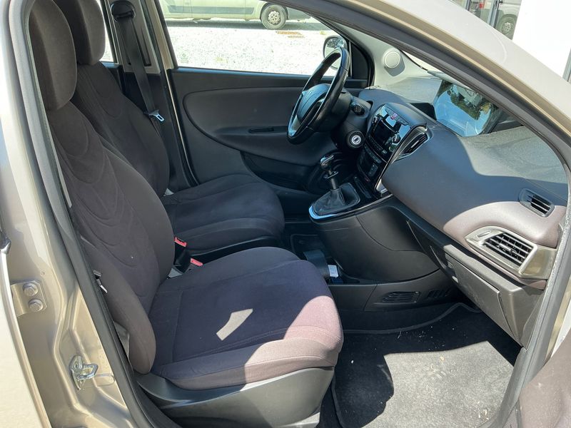 Lancia Ypsilon 0.9 TwinAir Gold 2013 – снимка 3