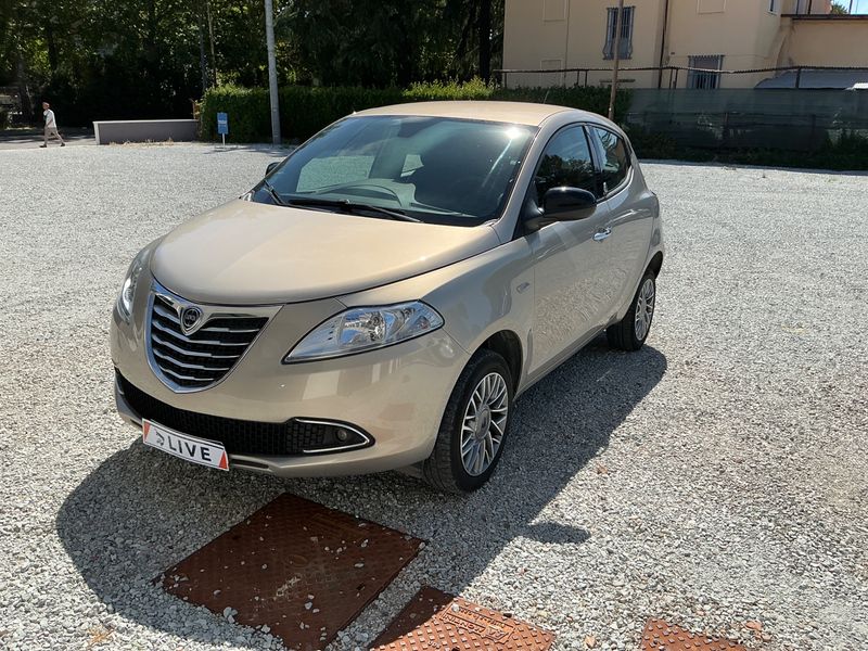 Lancia Ypsilon 0.9 TwinAir Gold 2013 – снимка 1