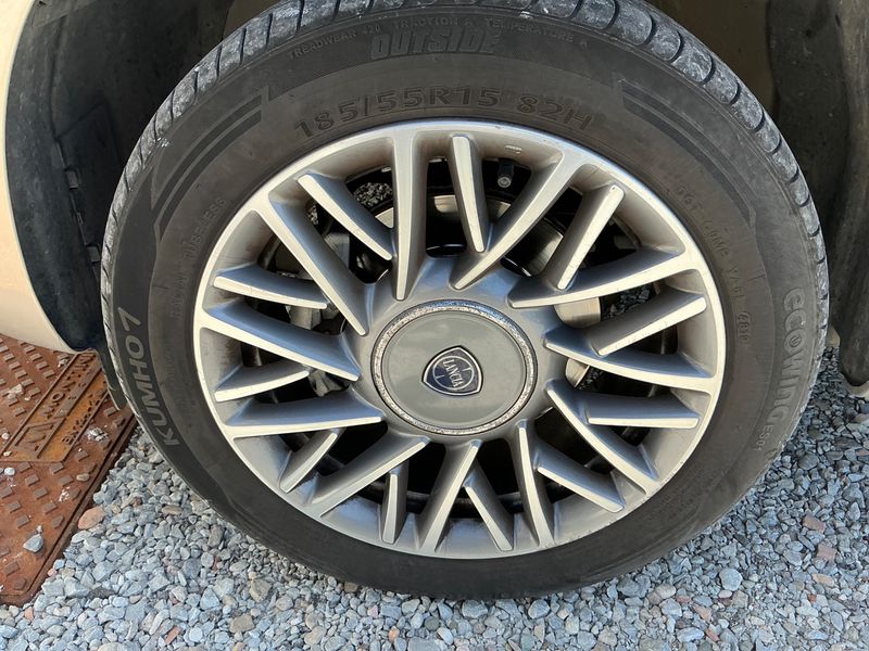 Lancia Ypsilon 0.9 TwinAir Gold 2013 – снимка 13
