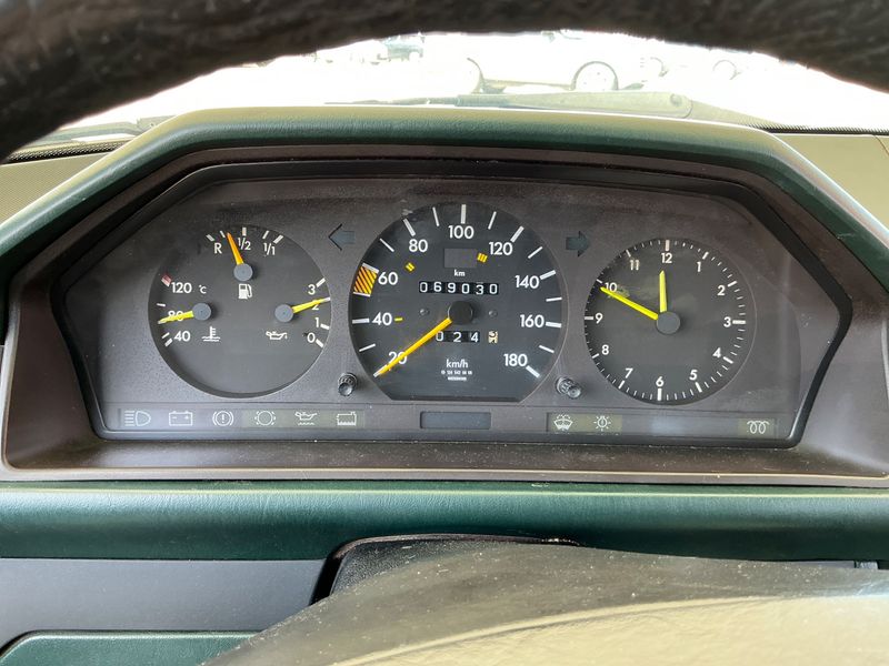 Mercedes-Benz E-Klasse D 200 1988 – снимка 4