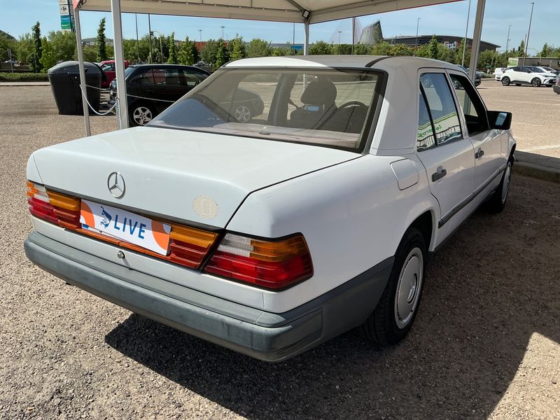 Mercedes-Benz E-Klasse D 200 1988 – снимка 2