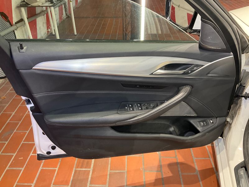 BMW 5er 545e xDrive M Sport 2021 – снимка 37