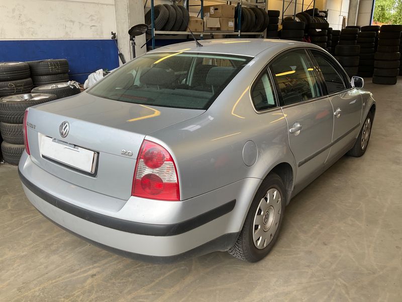 Volkswagen Passat 2.0 Comfortline 2002 – снимка 2