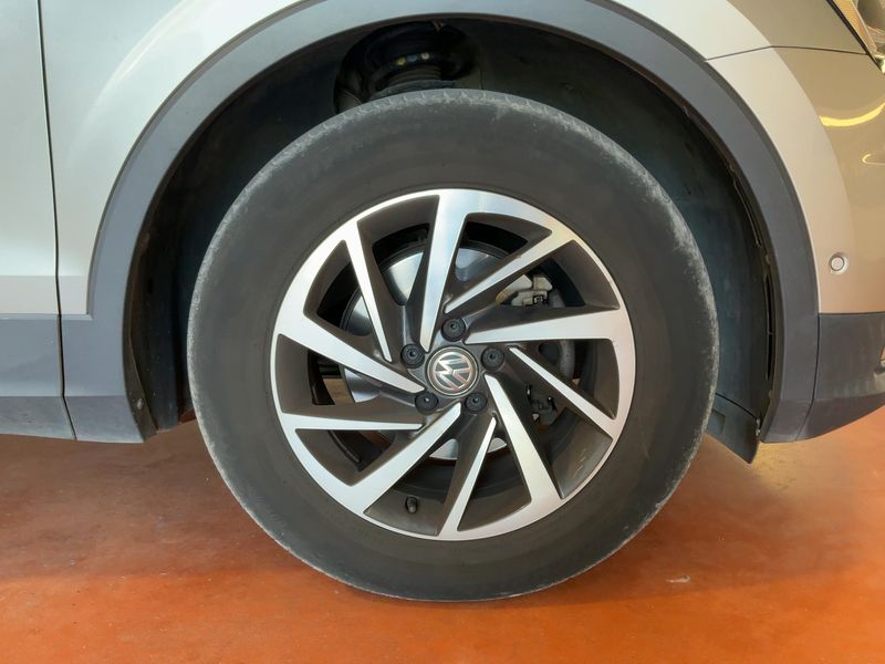 Volkswagen Tiguan 2.0 TDI Comfortline BlueMotion Tech 2017 – снимка 11