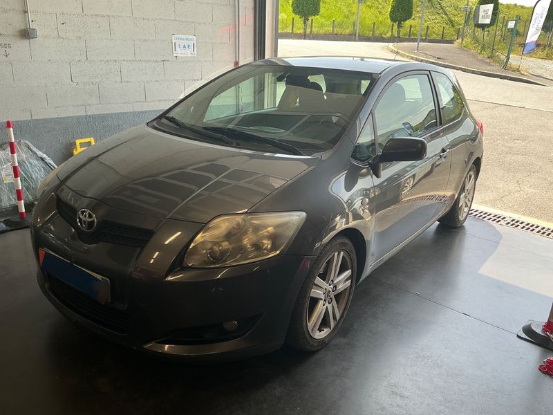 Toyota Auris 2.2 D-CAT 2007 – снимка 1