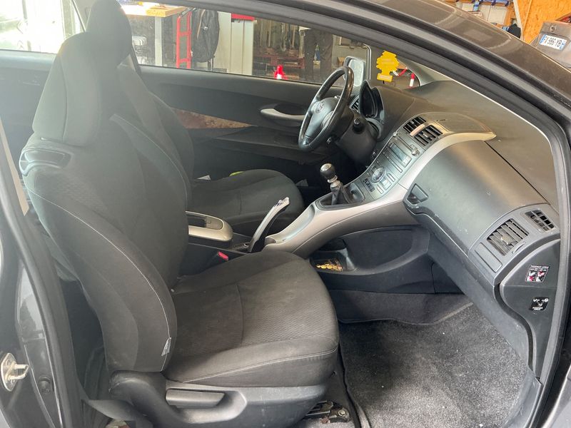 Toyota Auris 2.2 D-CAT 2007 – снимка 3