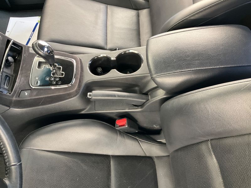 Hyundai Genesis 3.8 Basis 2012 – снимка 40