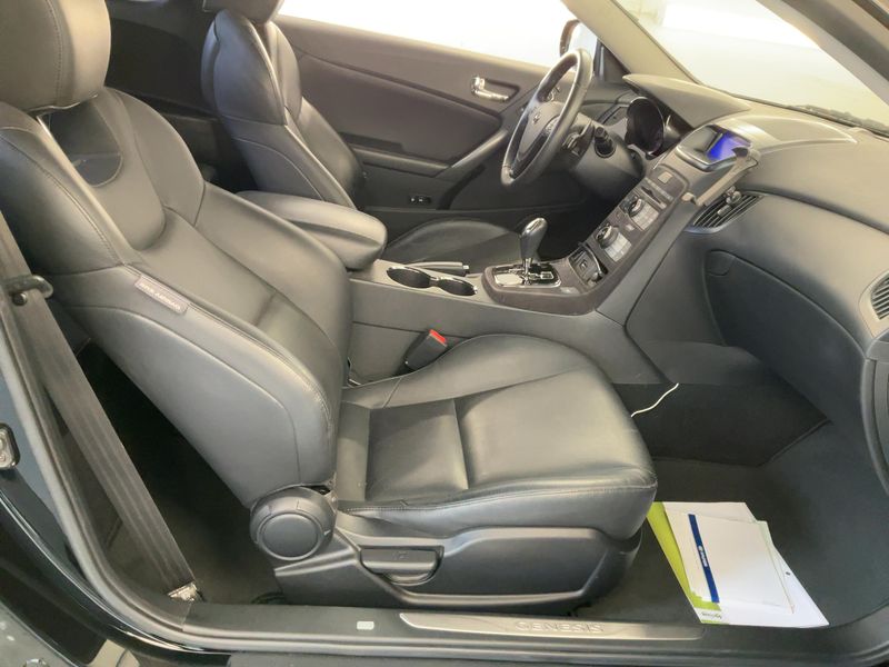 Hyundai Genesis 3.8 Basis 2012 – снимка 17