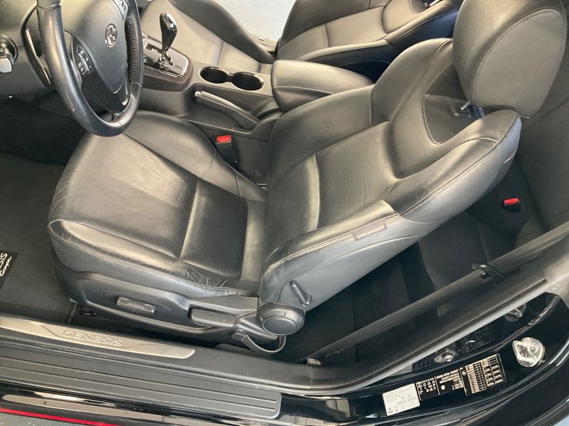 Hyundai Genesis 3.8 Basis 2012 – снимка 41