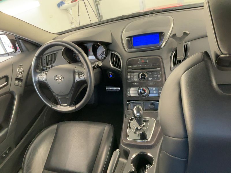 Hyundai Genesis 3.8 Basis 2012 – снимка 18