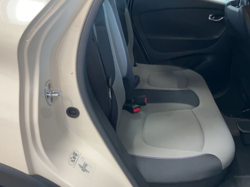 Renault Captur 1.2 TCe Zen 2014 – снимка 19