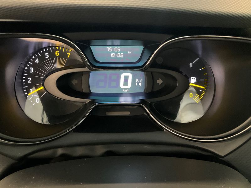 Renault Captur 1.2 TCe Zen 2014 – снимка 18