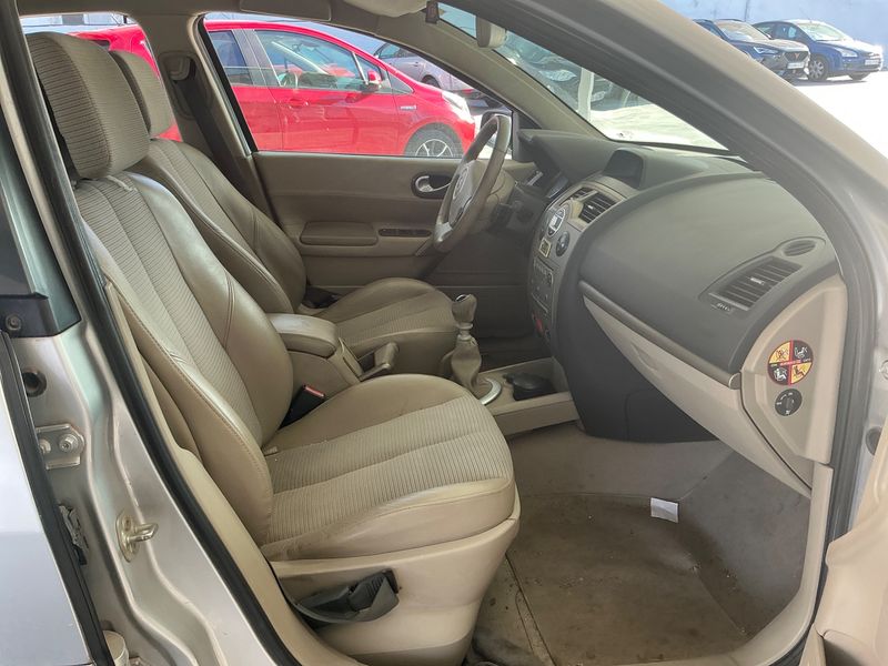 Renault Megane 2.0 dCi Luxe Privilège 2006 – снимка 3