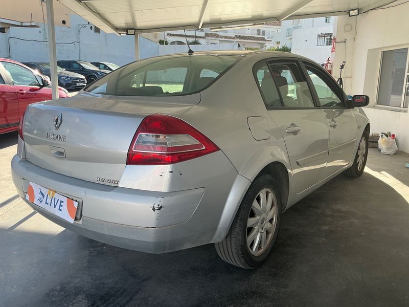 Renault Megane 2.0 dCi Luxe Privilège 2006 – снимка 2