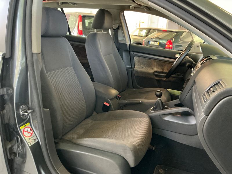 Volkswagen Golf V 1.9 TDI Edition 2009 – снимка 3
