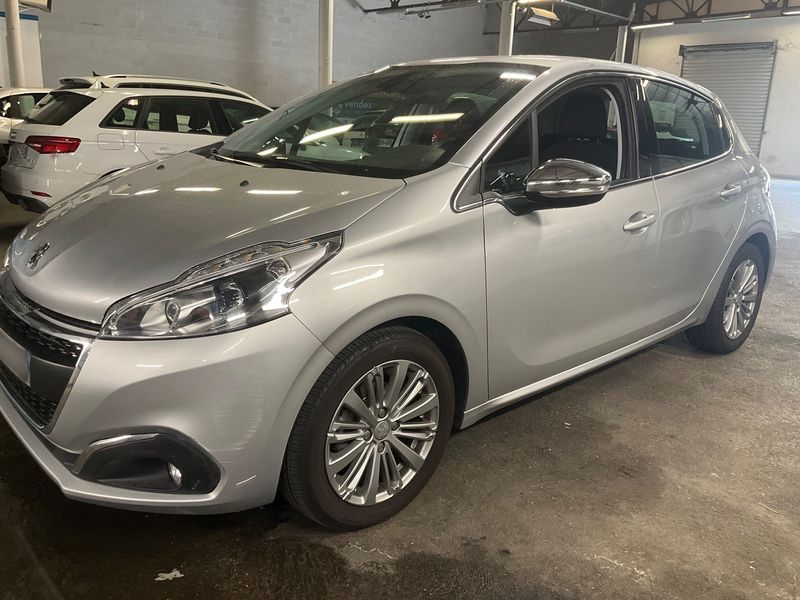 Peugeot 208 1.2 PureTech Allure 2018 – снимка 2