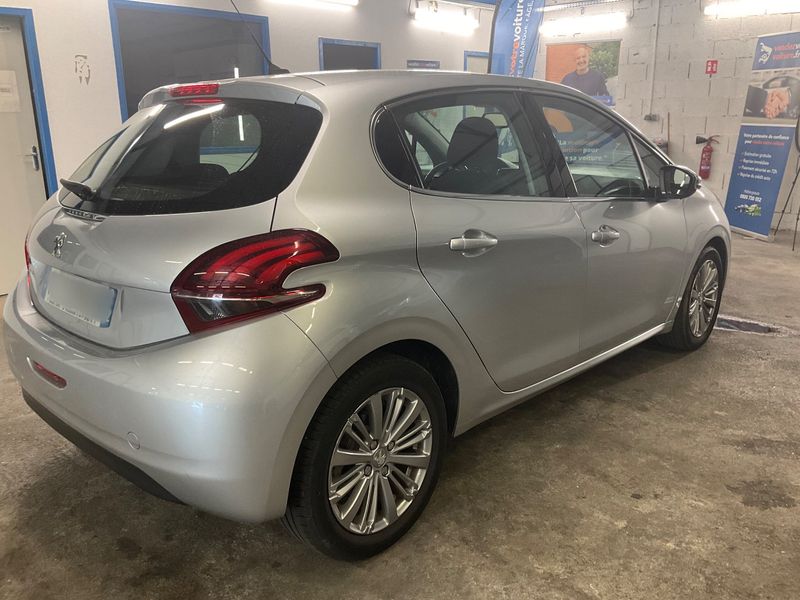 Peugeot 208 1.2 PureTech Allure 2018 – снимка 8