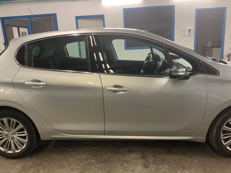 Peugeot 208 1.2 PureTech Allure 2018 – снимка 10