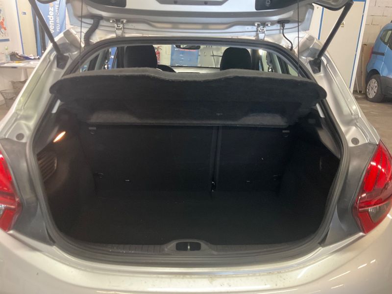 Peugeot 208 1.2 PureTech Allure 2018 – снимка 15