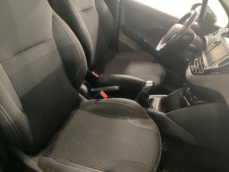 Peugeot 208 1.2 PureTech Allure 2018 – снимка 16