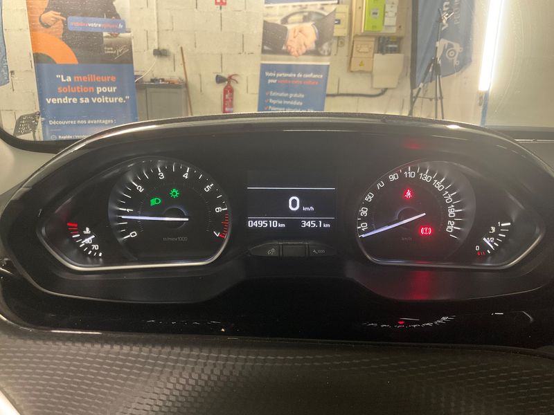 Peugeot 208 1.2 PureTech Allure 2018 – снимка 18