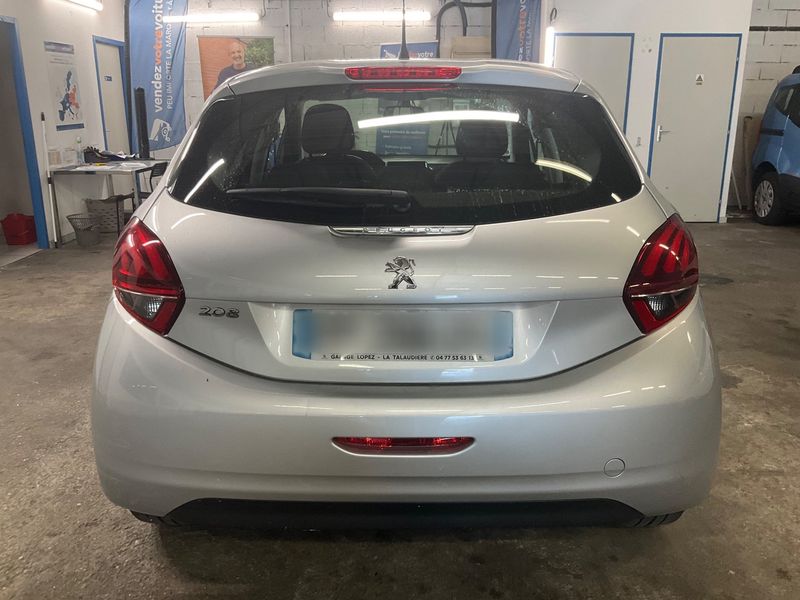 Peugeot 208 1.2 PureTech Allure 2018 – снимка 7