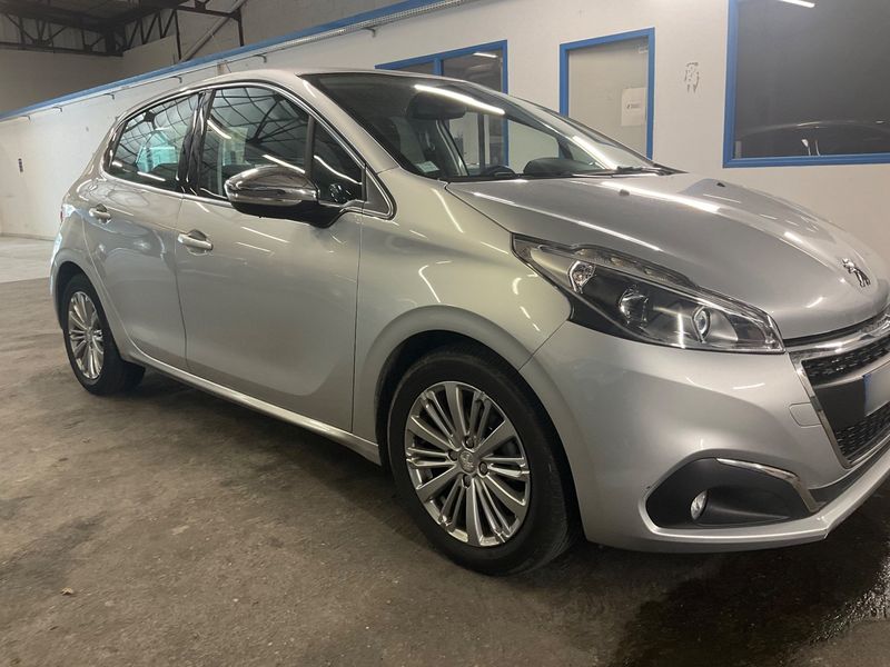 Peugeot 208 1.2 PureTech Allure 2018 – снимка 12