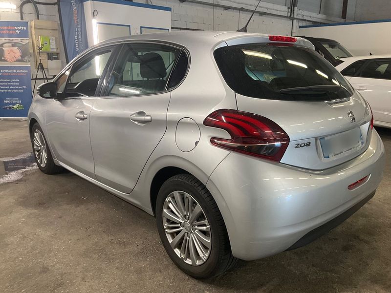 Peugeot 208 1.2 PureTech Allure 2018 – снимка 6