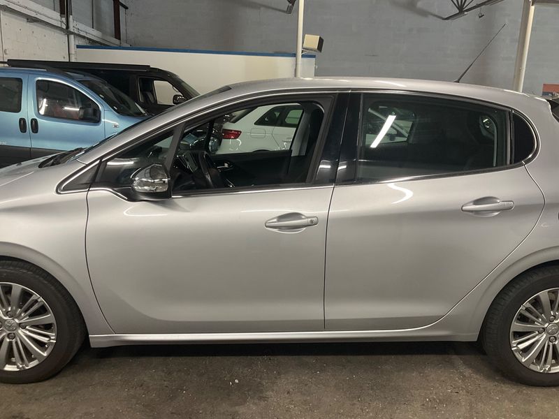 Peugeot 208 1.2 PureTech Allure 2018 – снимка 4