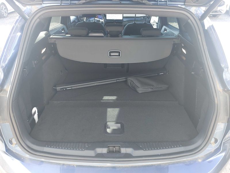 Ford Focus 1.0 EcoBoost Mild-Hybrid ST-Line X 2024 – снимка 9