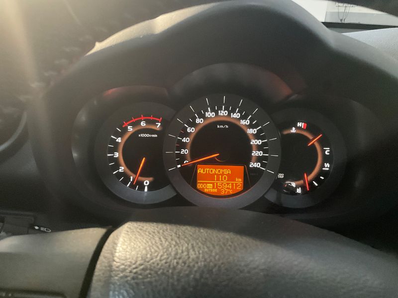 Toyota RAV 4 2.2 D-4D 2011 – снимка 18