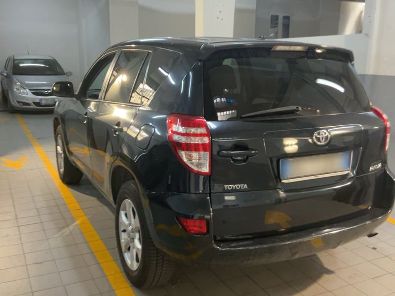 Toyota RAV 4 2.2 D-4D 2011 – снимка 6
