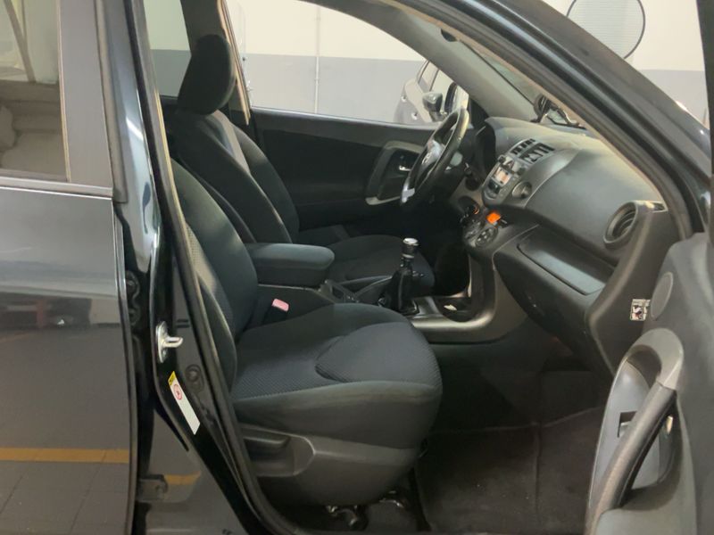 Toyota RAV 4 2.2 D-4D 2011 – снимка 16
