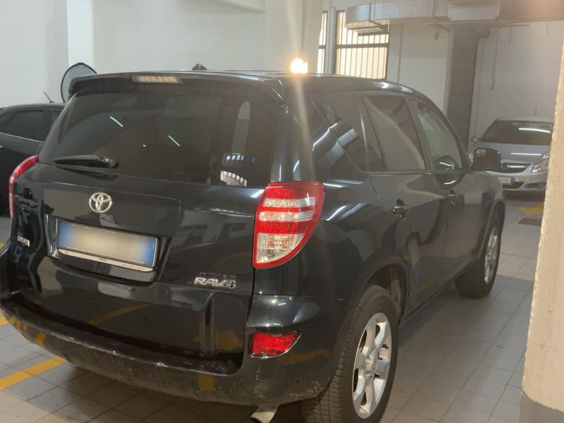 Toyota RAV 4 2.2 D-4D 2011 – снимка 8